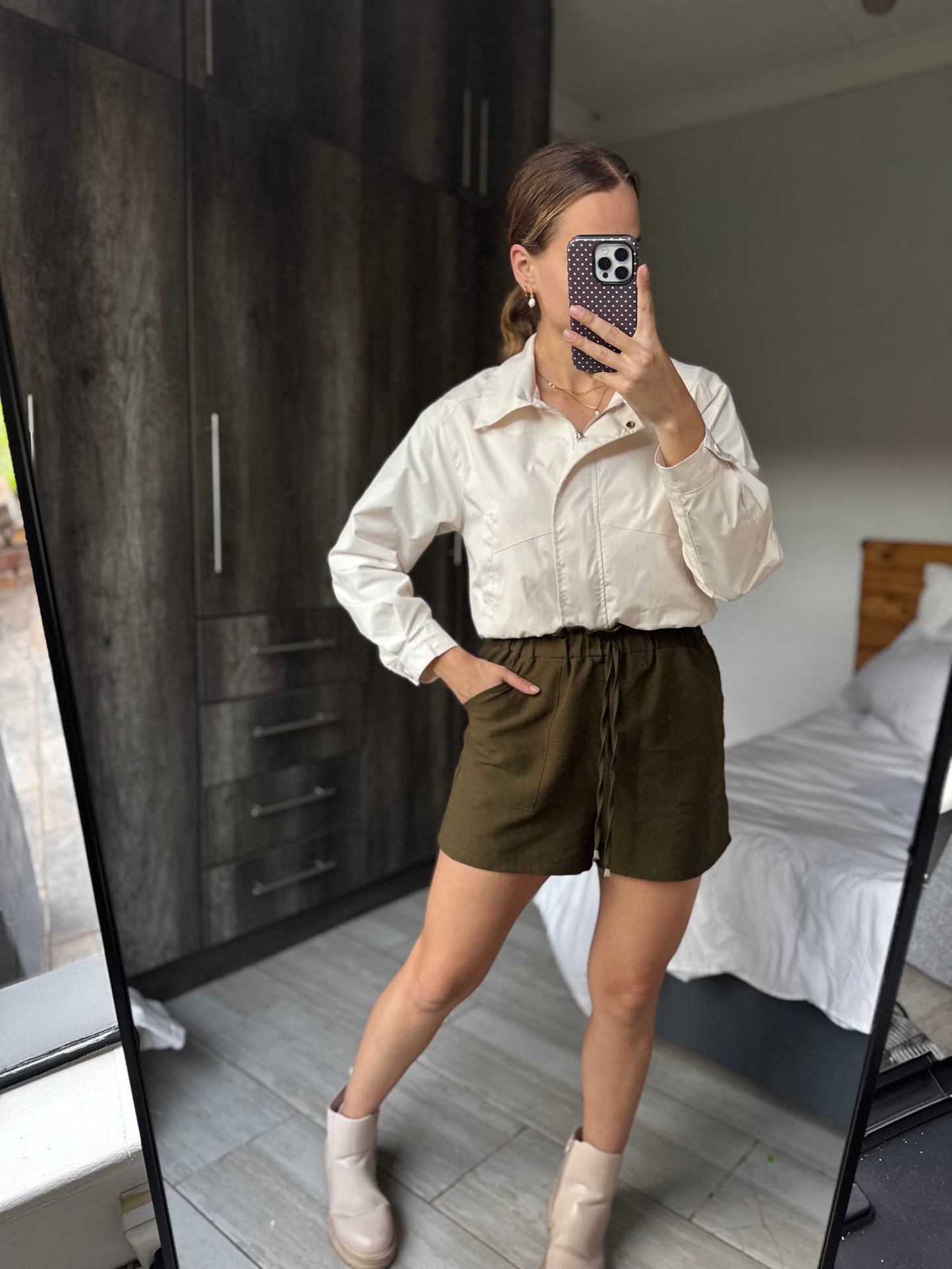 Green shorts (AA)