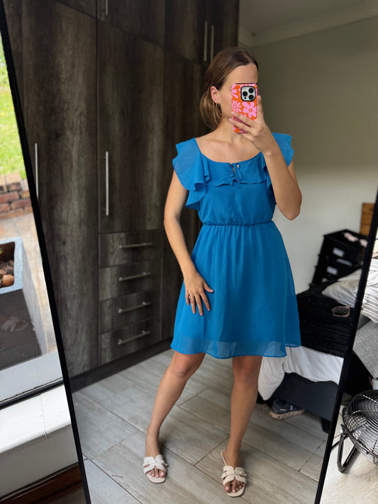 Pretty blue dress (I)