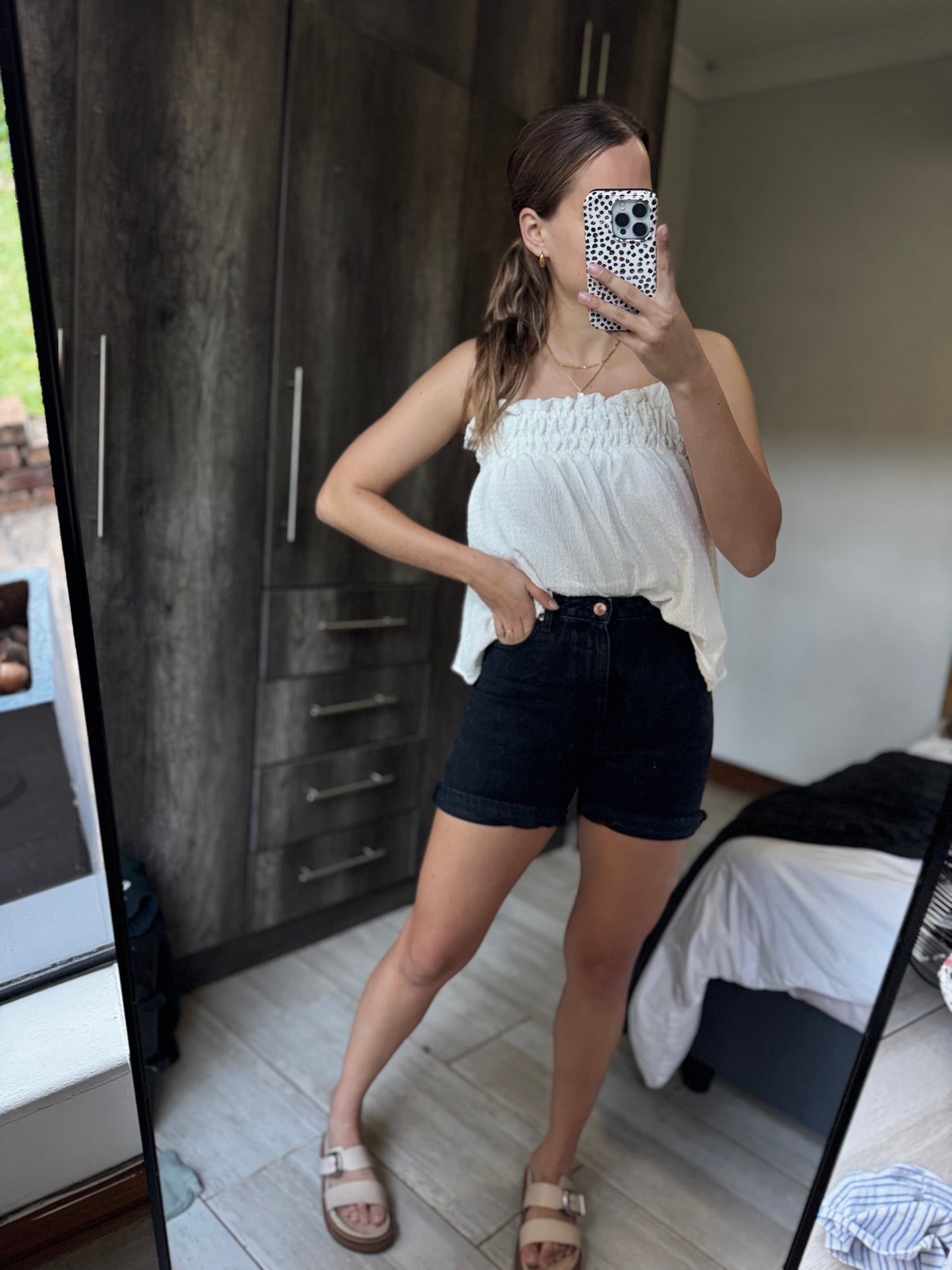 Old Khaki black denim shorts (X)
