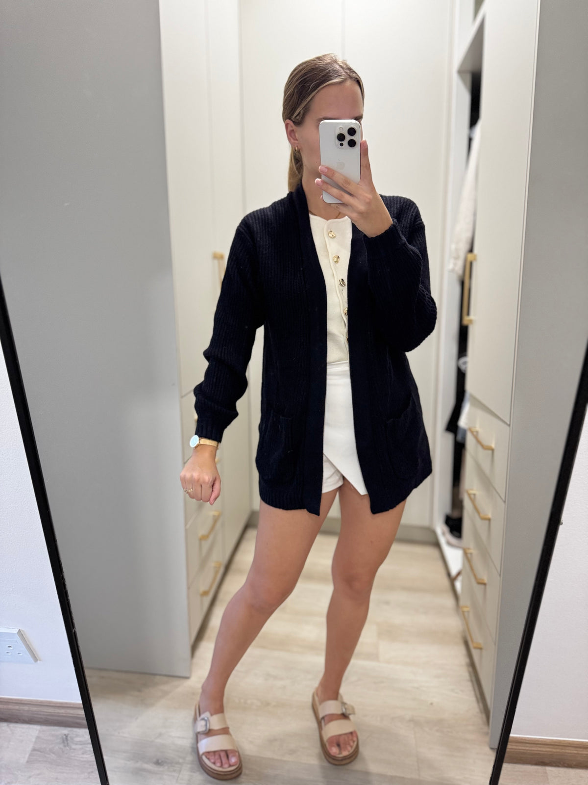 Black knitted cardigen (C)