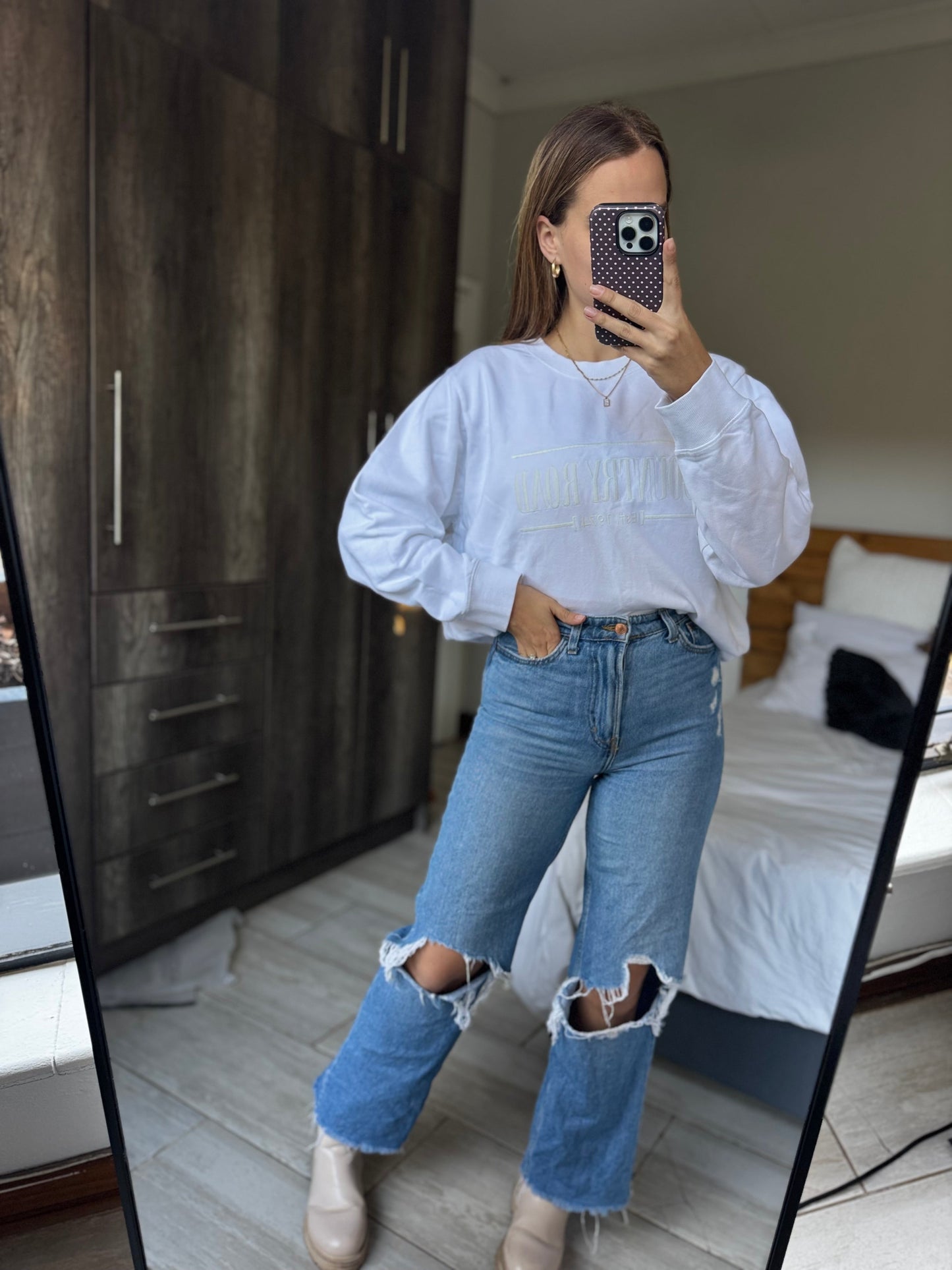 Country Road white sweatshirt