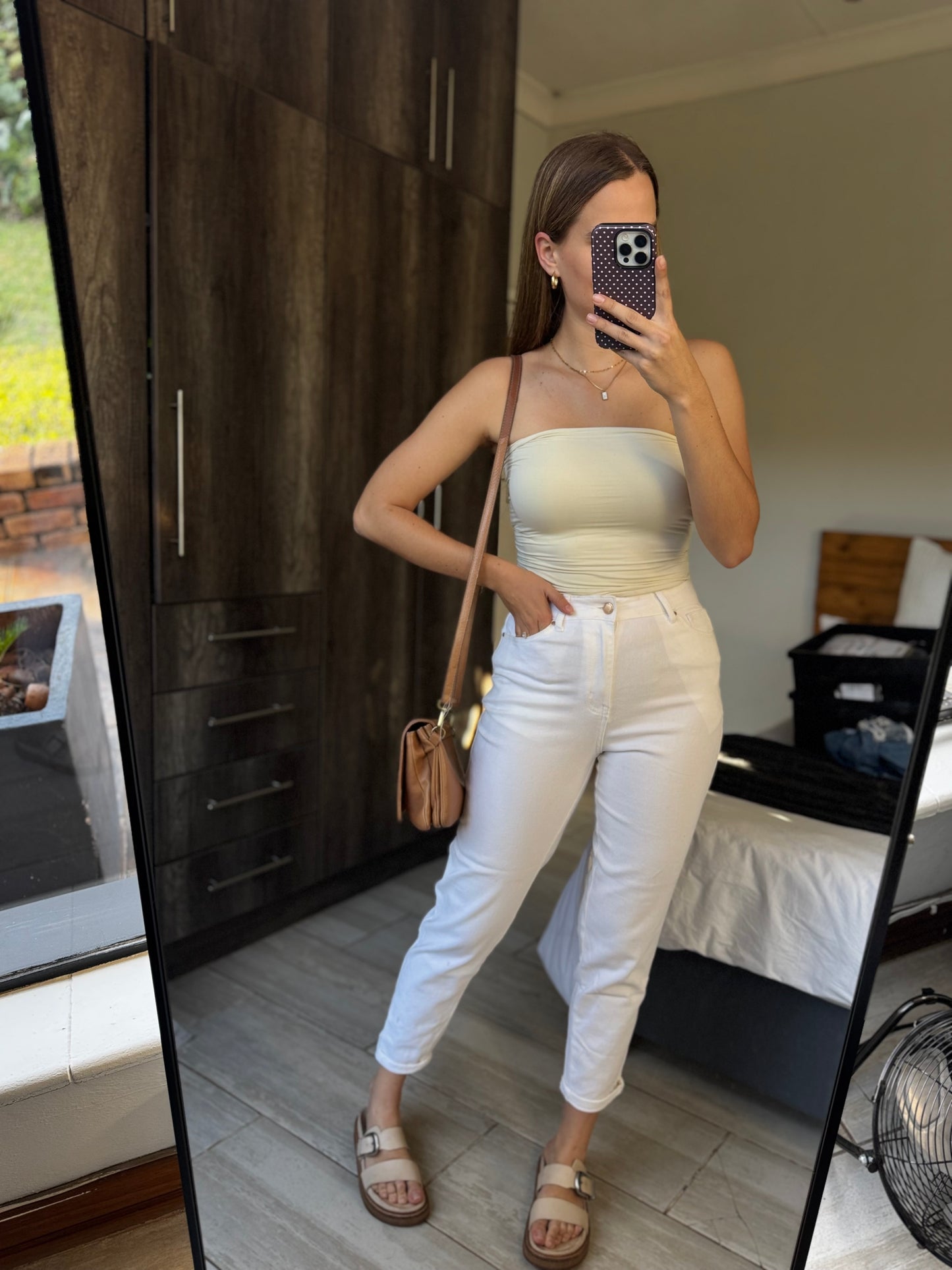 White jeans (D)