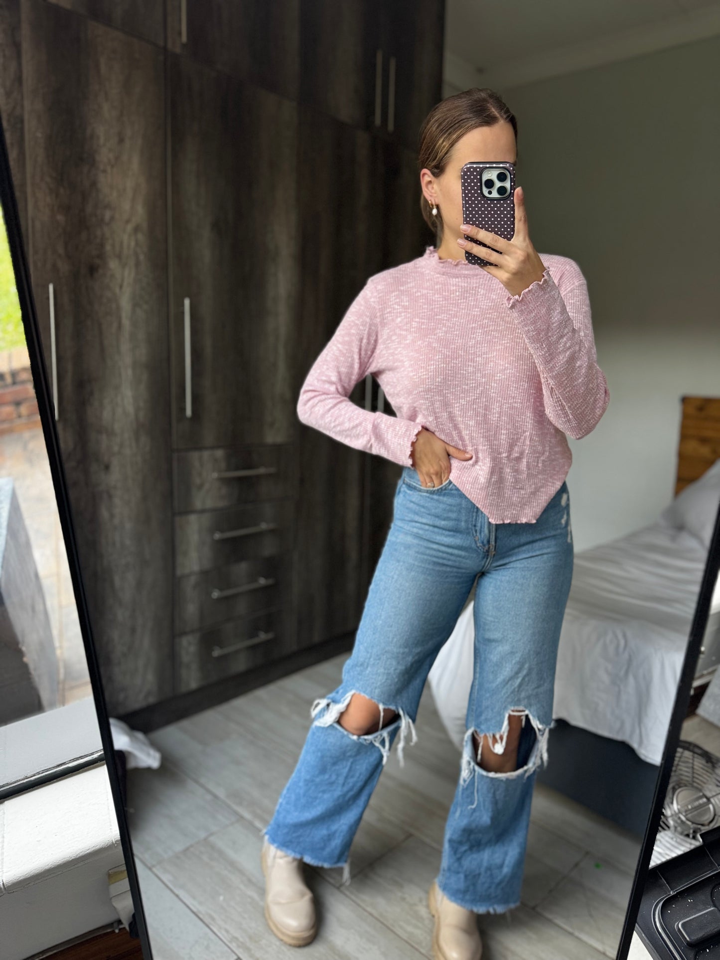Pink sweater (D)