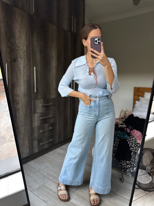 Blue top (B)