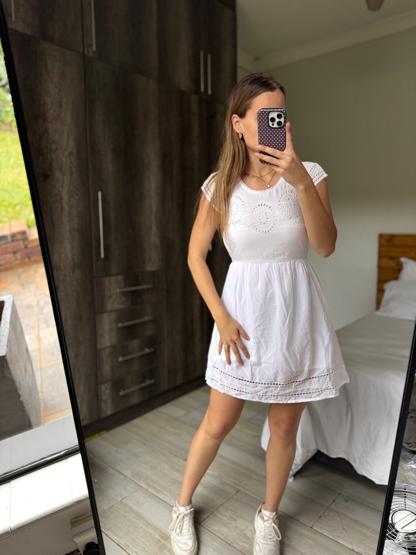 Old Khaki white dress (Q)