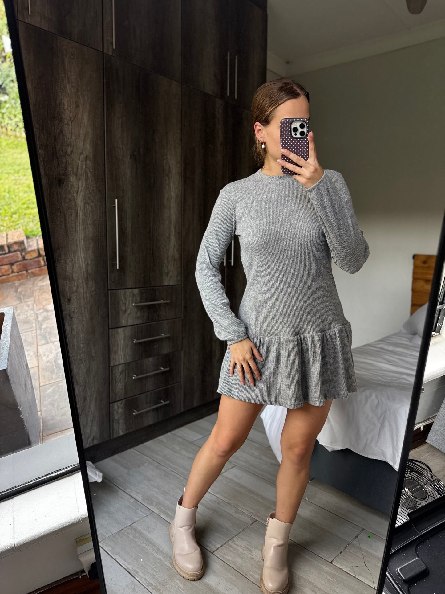 Grey knitted dress (D)