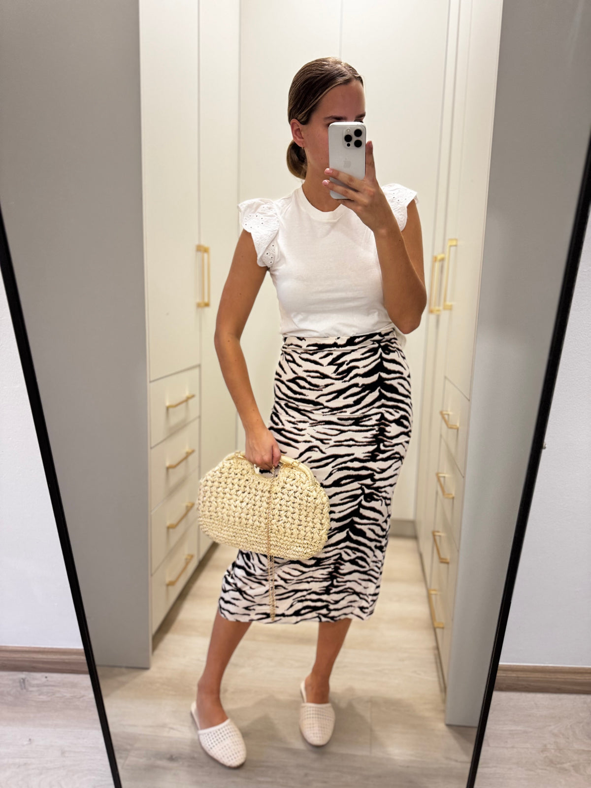 Brand New H&M skirt (Q)