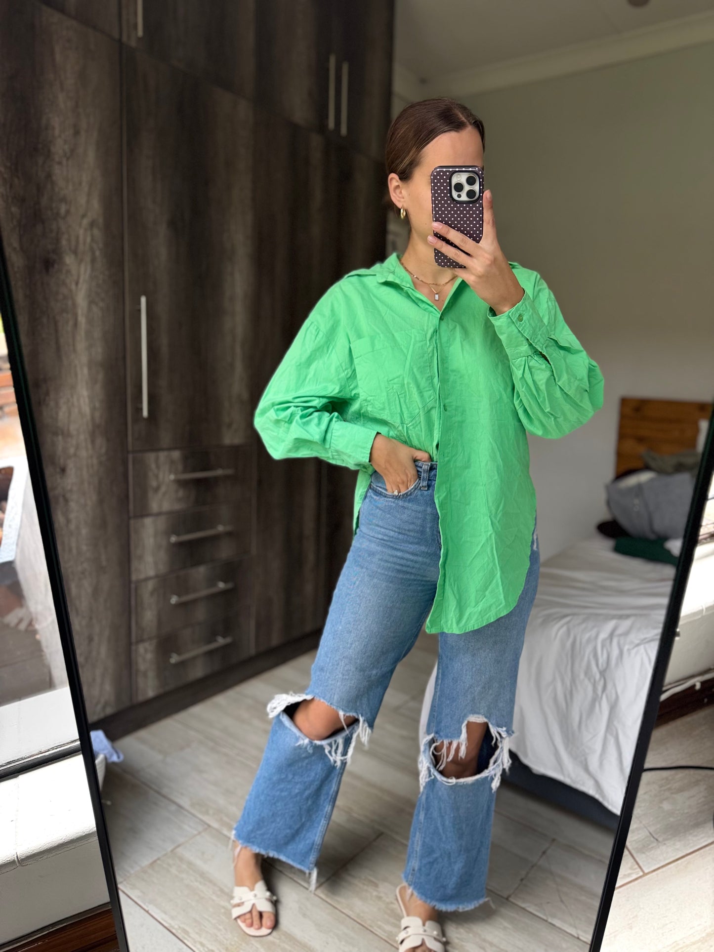 Green button down (L)
