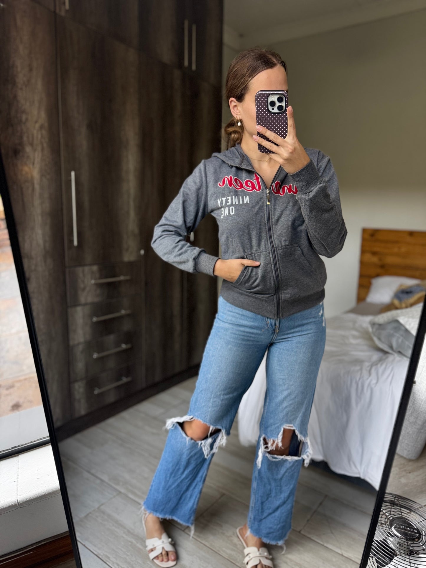 Grey zip up hoodie (YY)