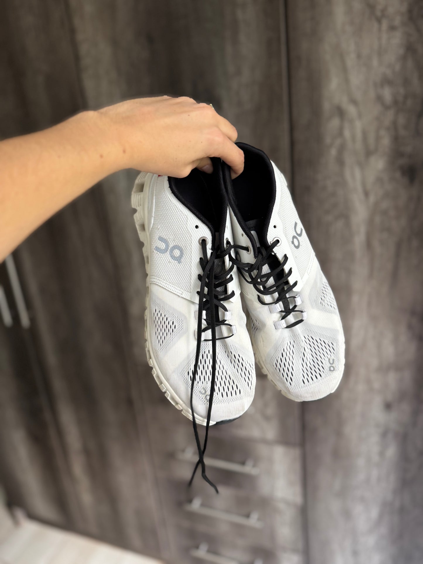 On Cloud trainers (A)