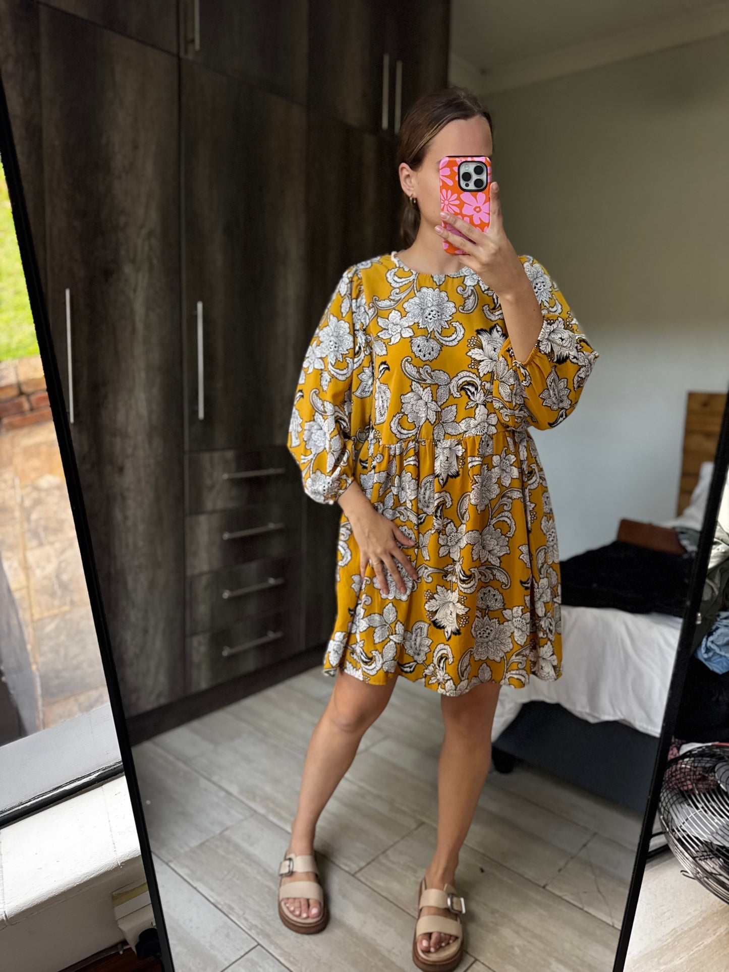 Pretty yellow dress (A)