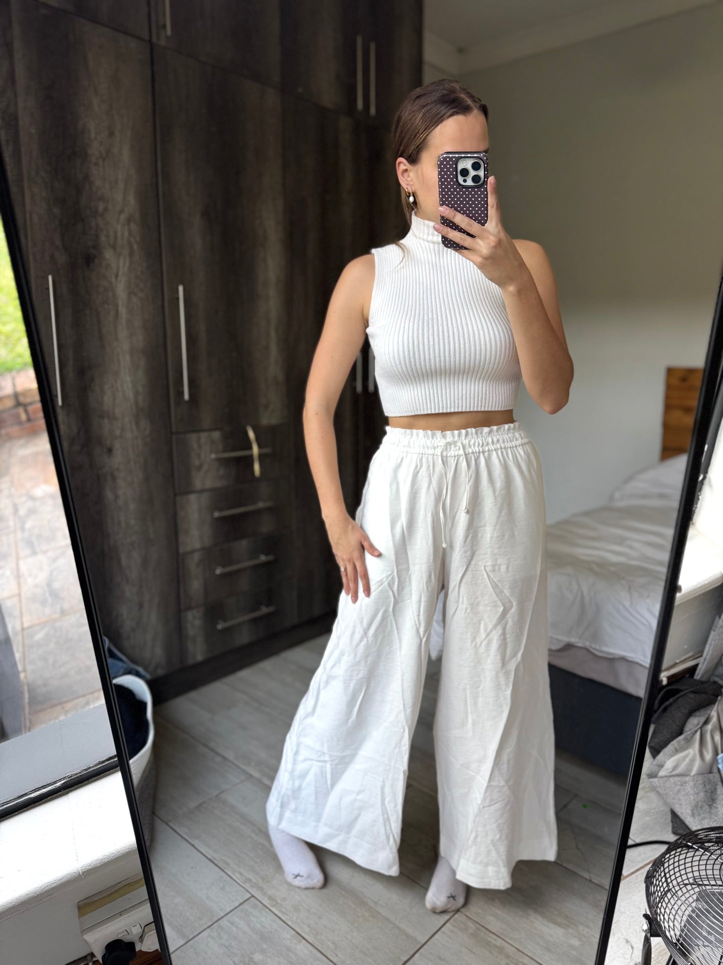 Stunning white pants (HH)