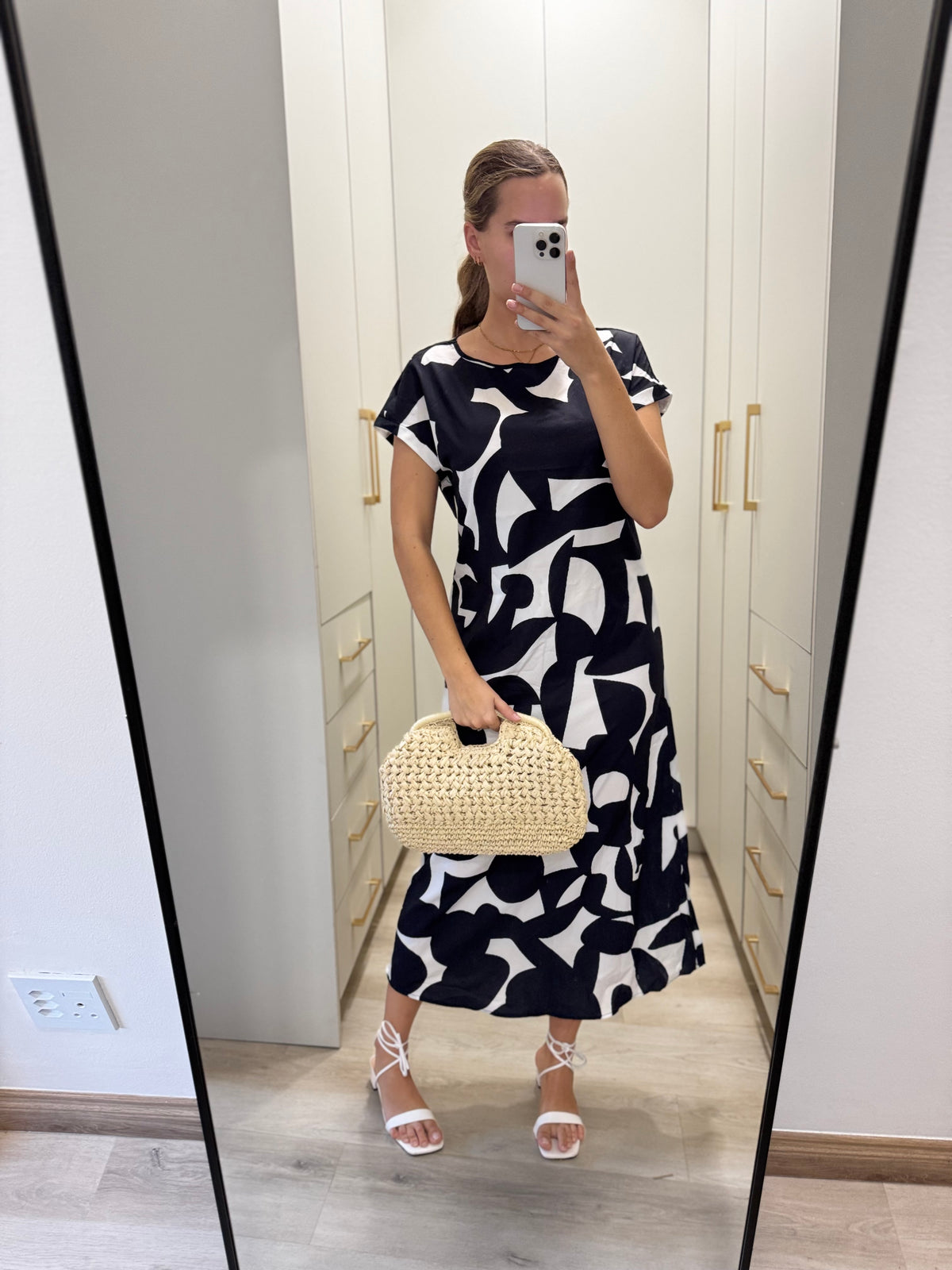 Black and white dress (KK)