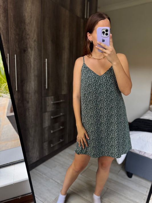 Green floral dress (O)