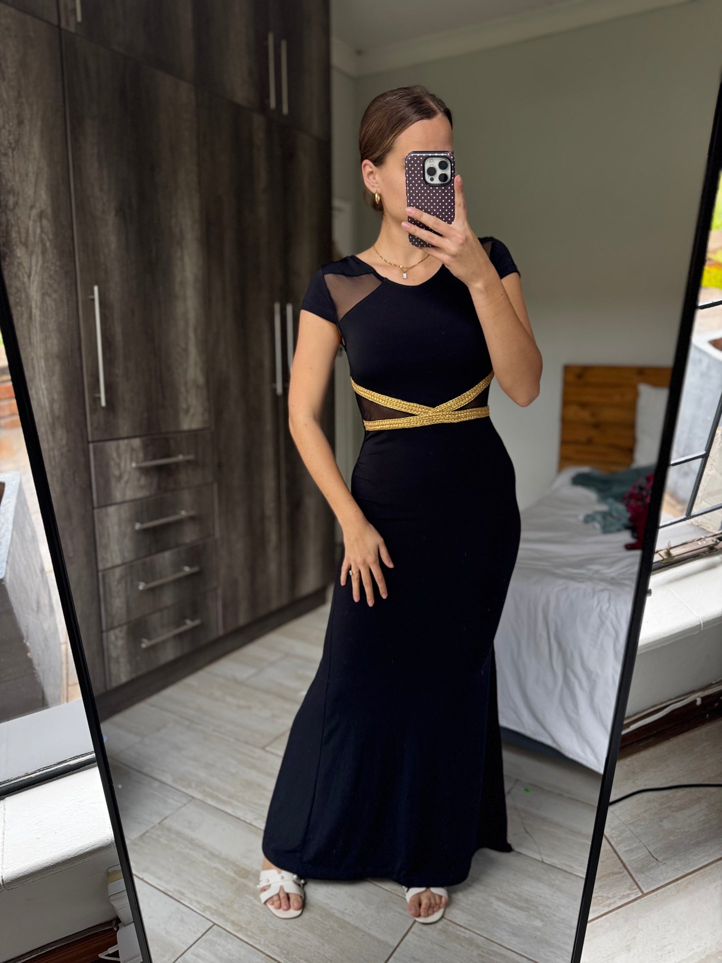 Stunning black dress (L)