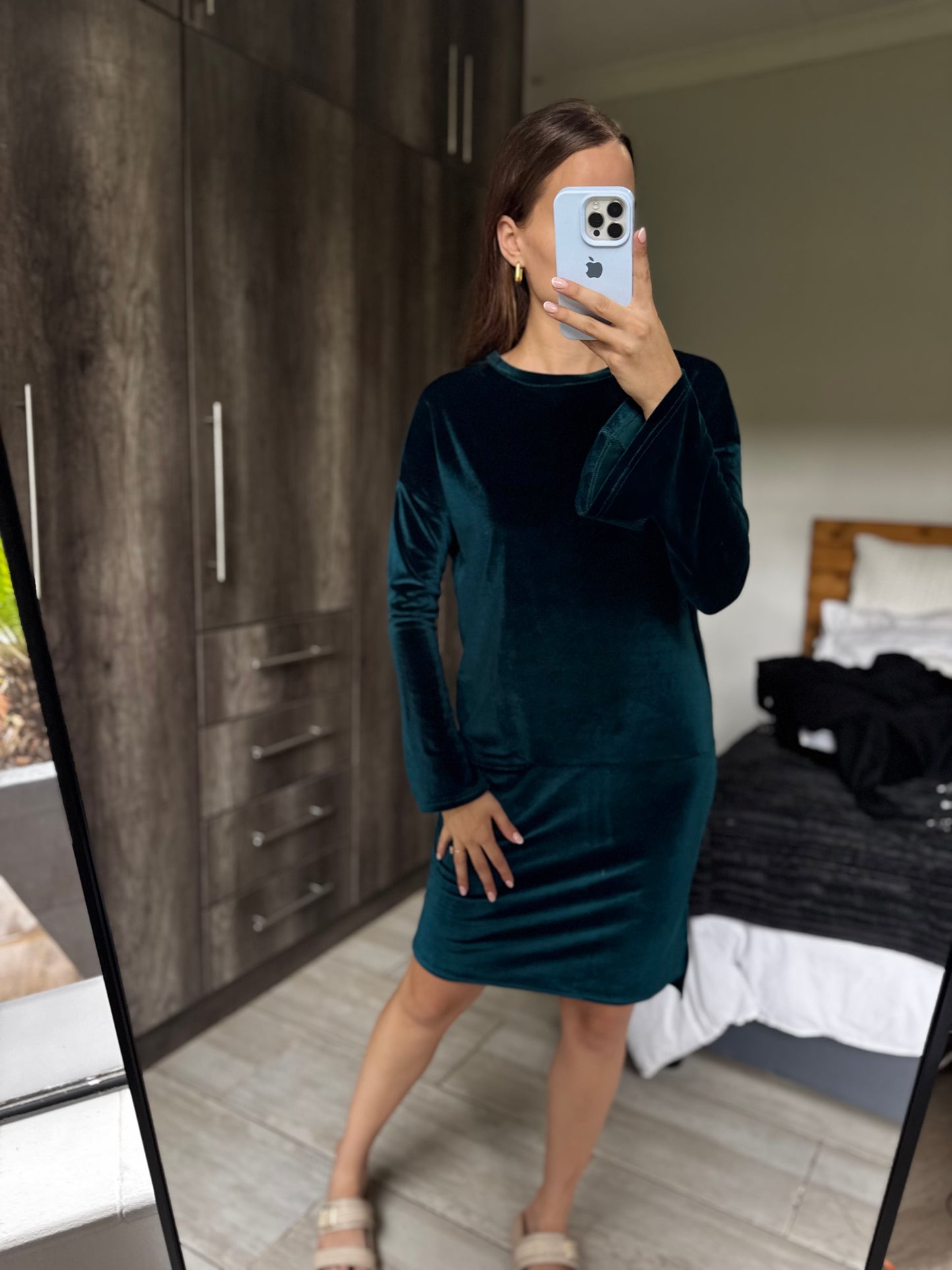 Velvet dress (H)