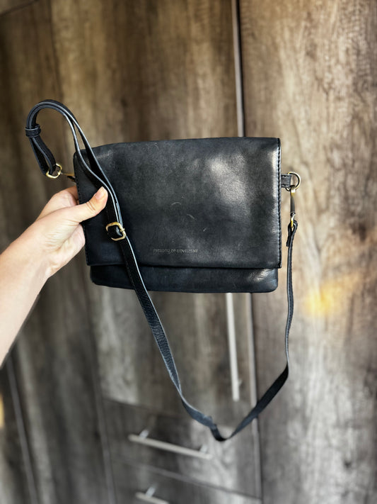 FREEDOM OF MOVEMENT black handbag (SS)