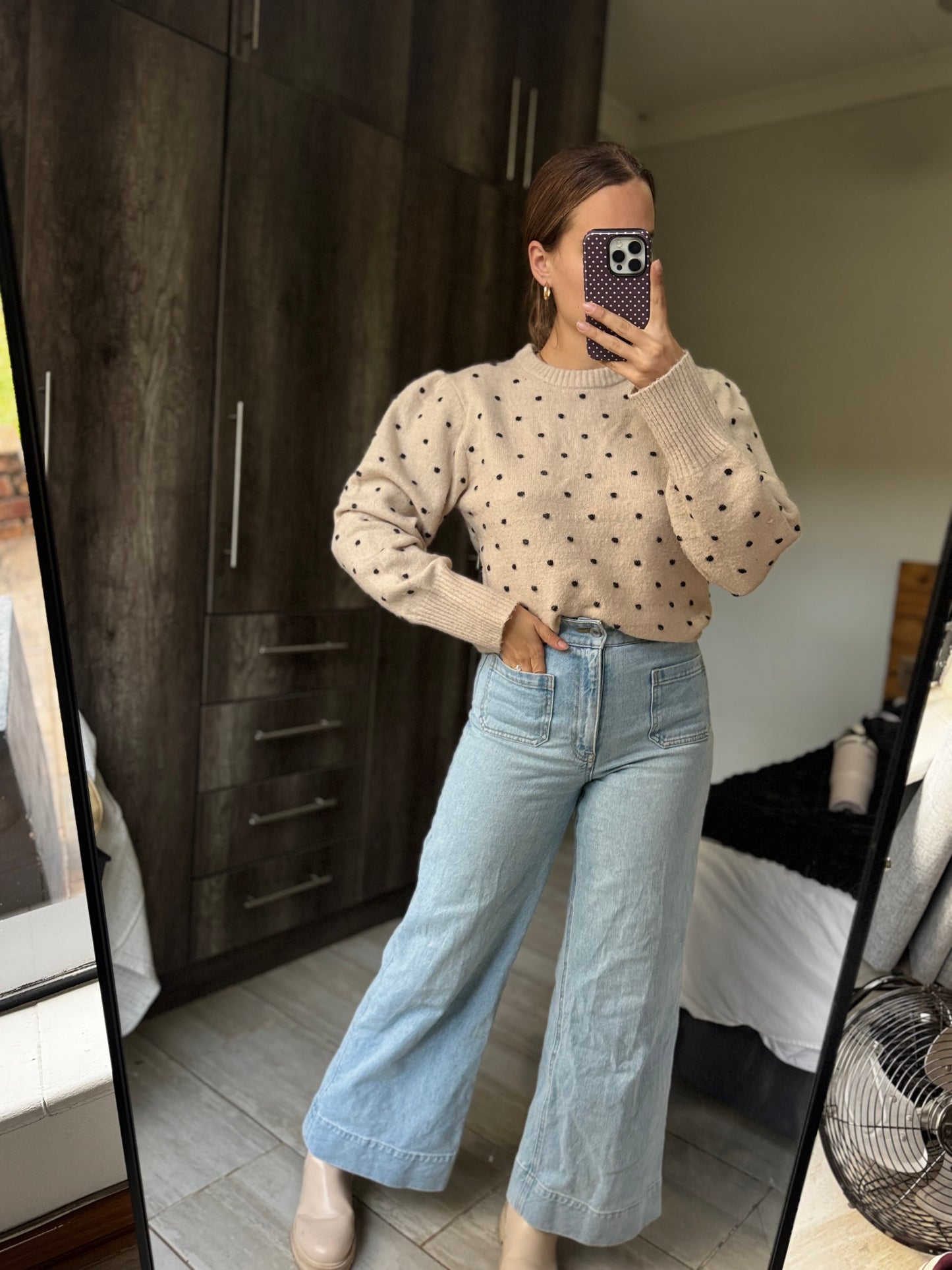 Cream pretty sweater (T)