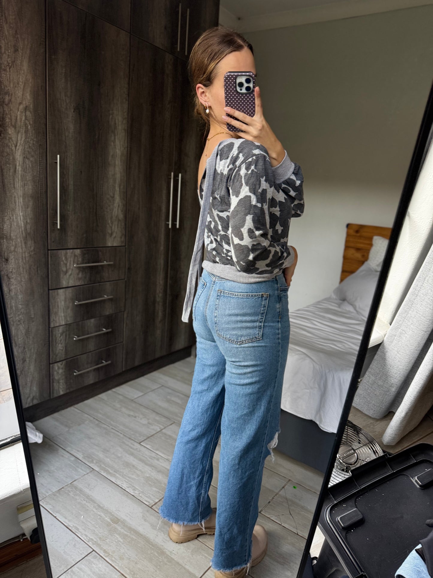 Grey sweater (D)