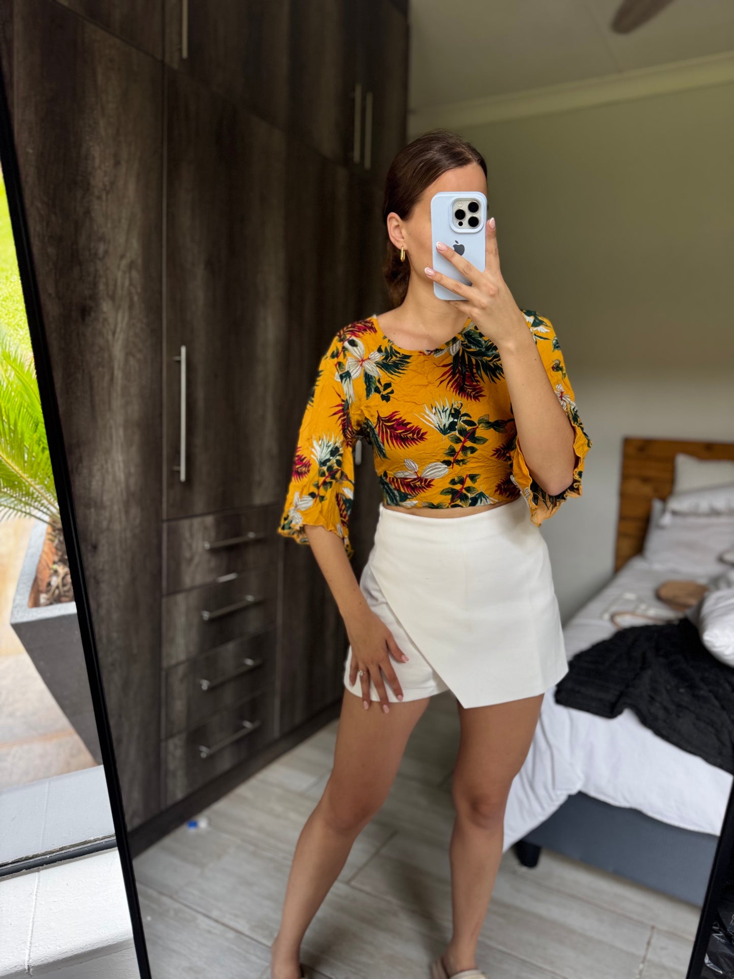 Yellow floral top (BBB)