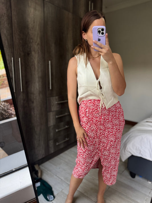 Red floral skirt (M)