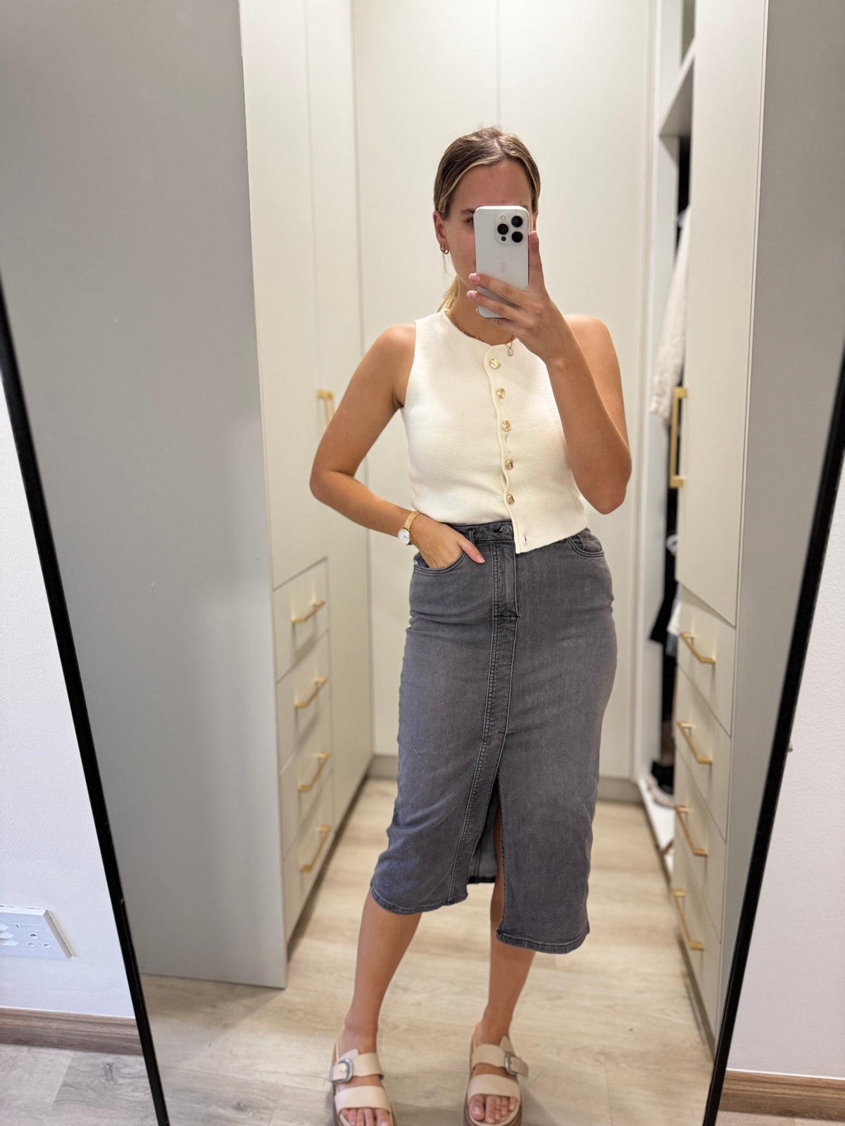 Black denim skirt (C)