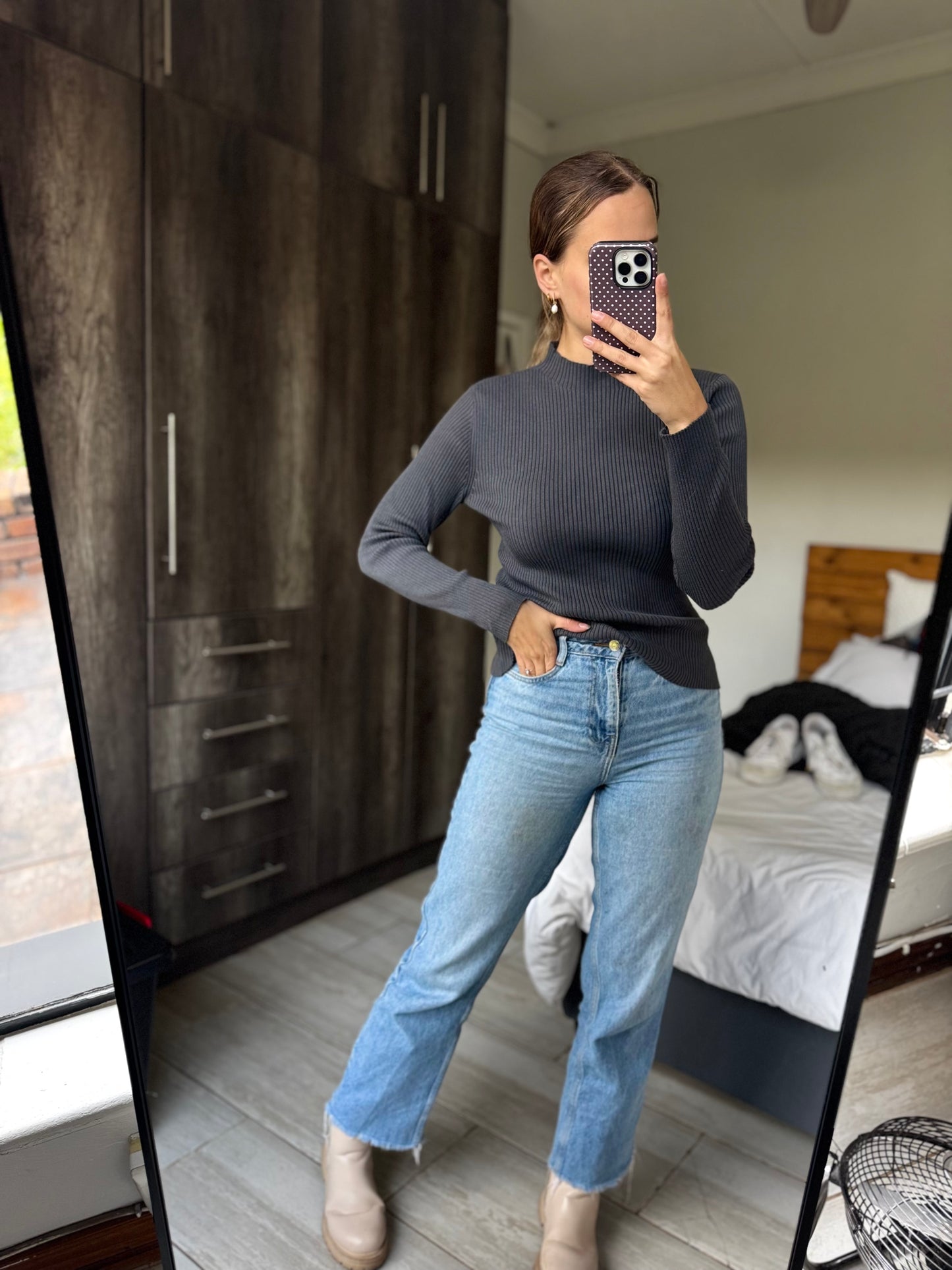 H&M grey ribbed top (D)
