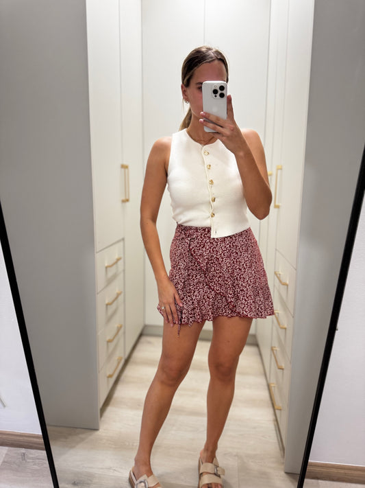 Red floral skirt (O)