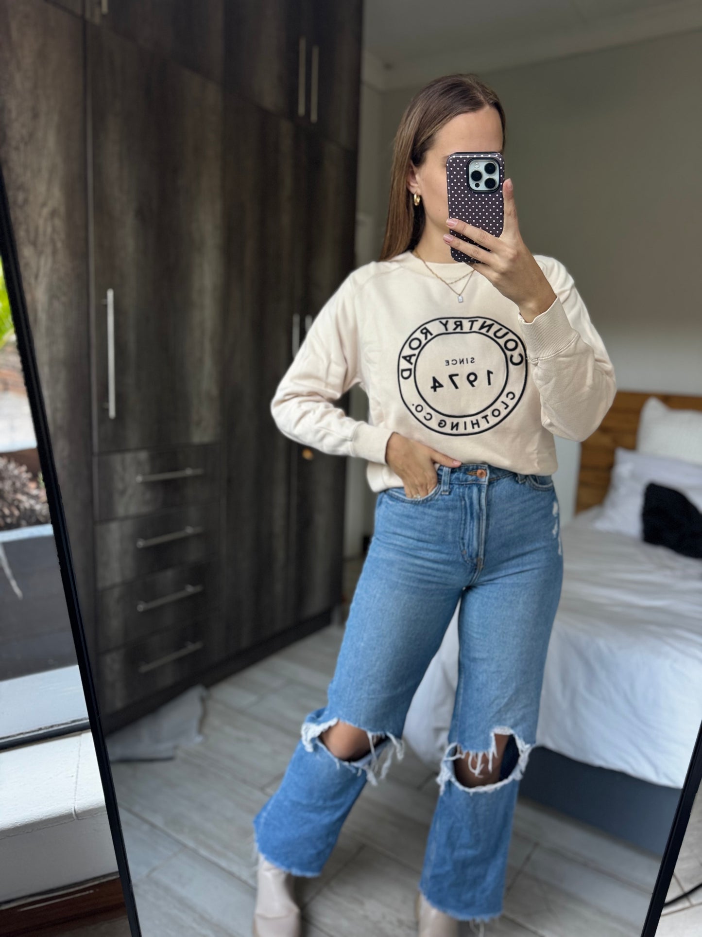 Country Road cream sweatshirt