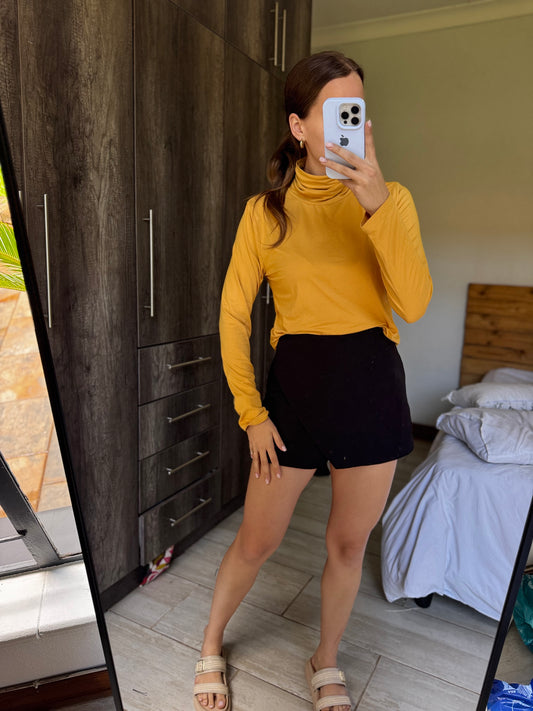 Yellow turtle neck top (K)
