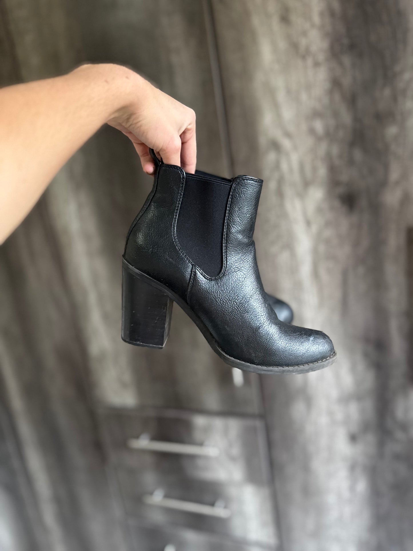 Woolworths black boots (X9)