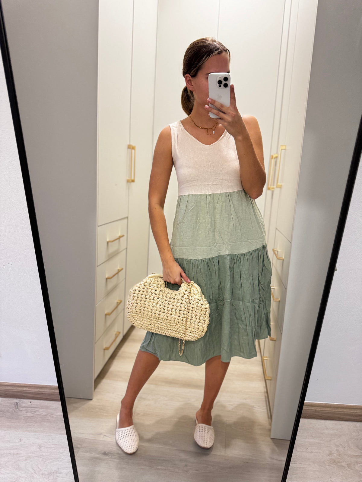 Pretty dress (R)