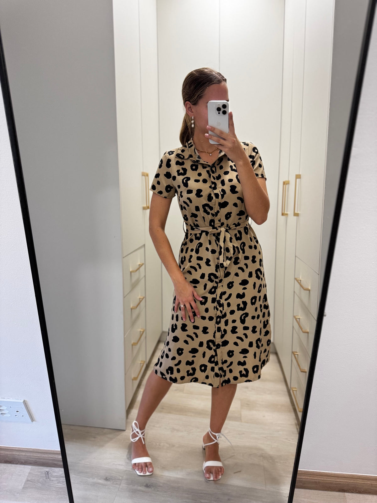 Brown dress (K)