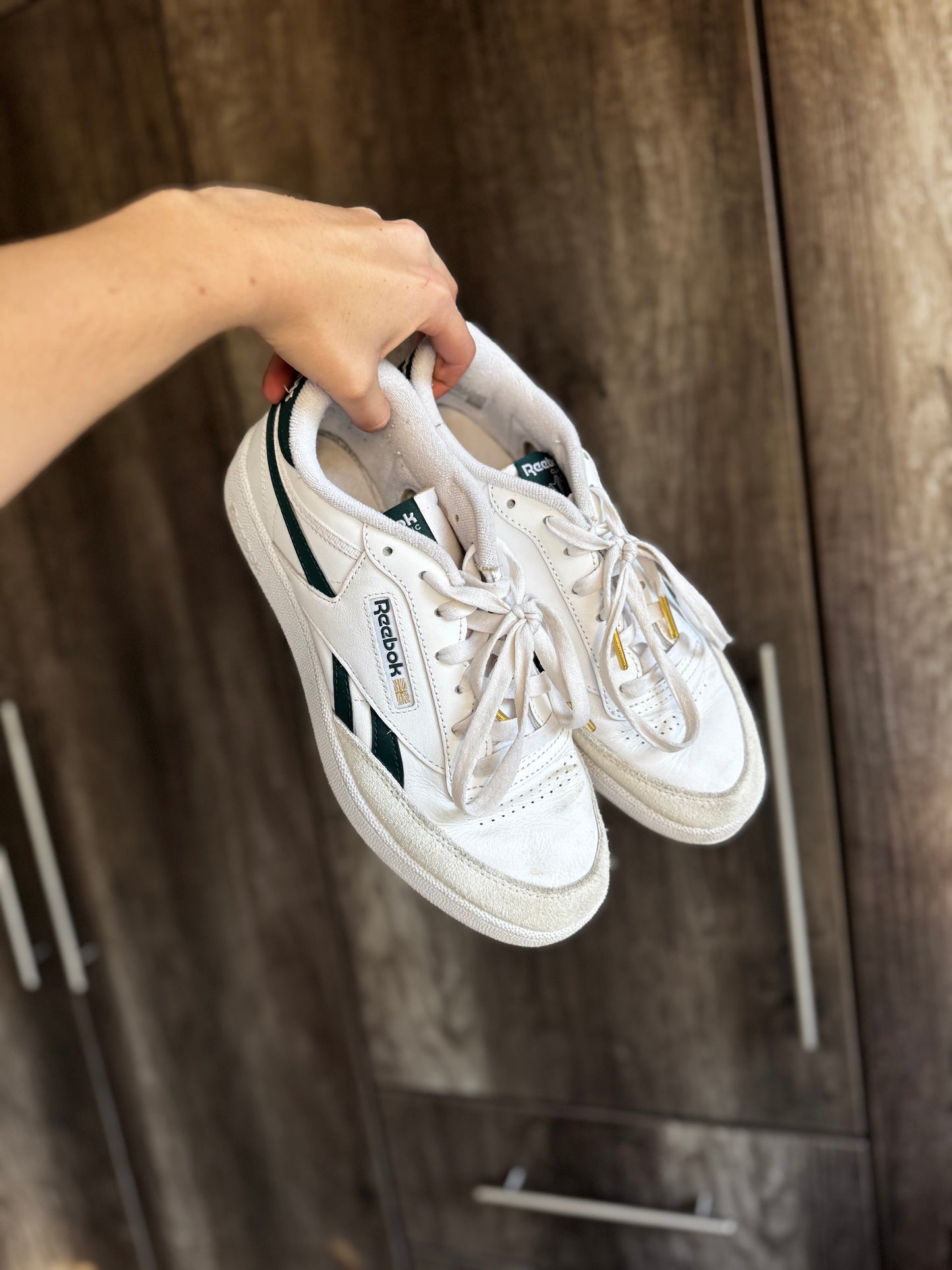 Reebok sneakers (D)