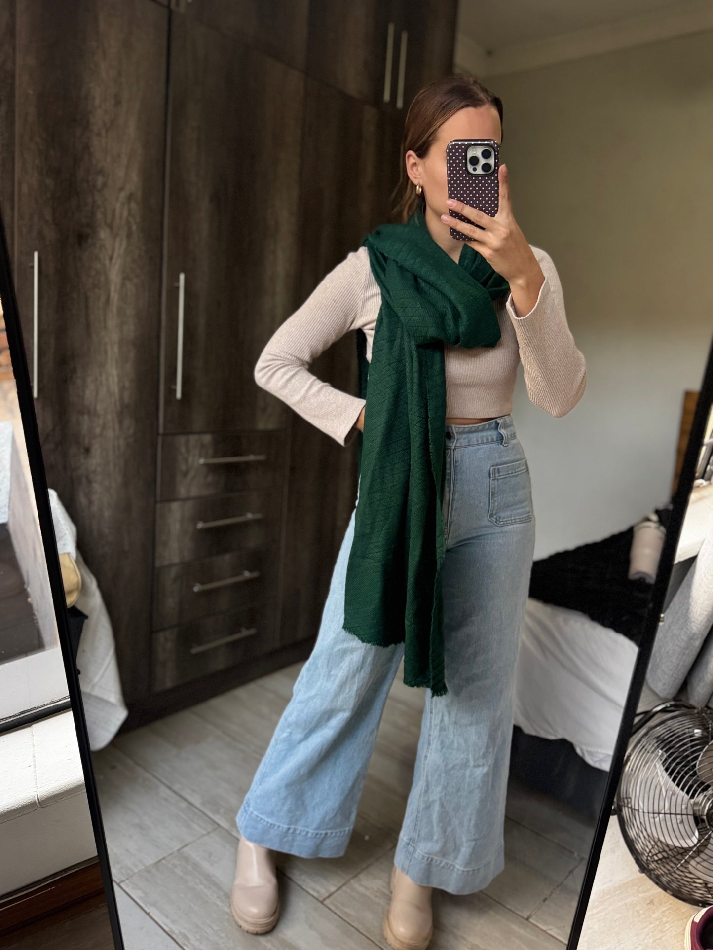 Green scarf (T)