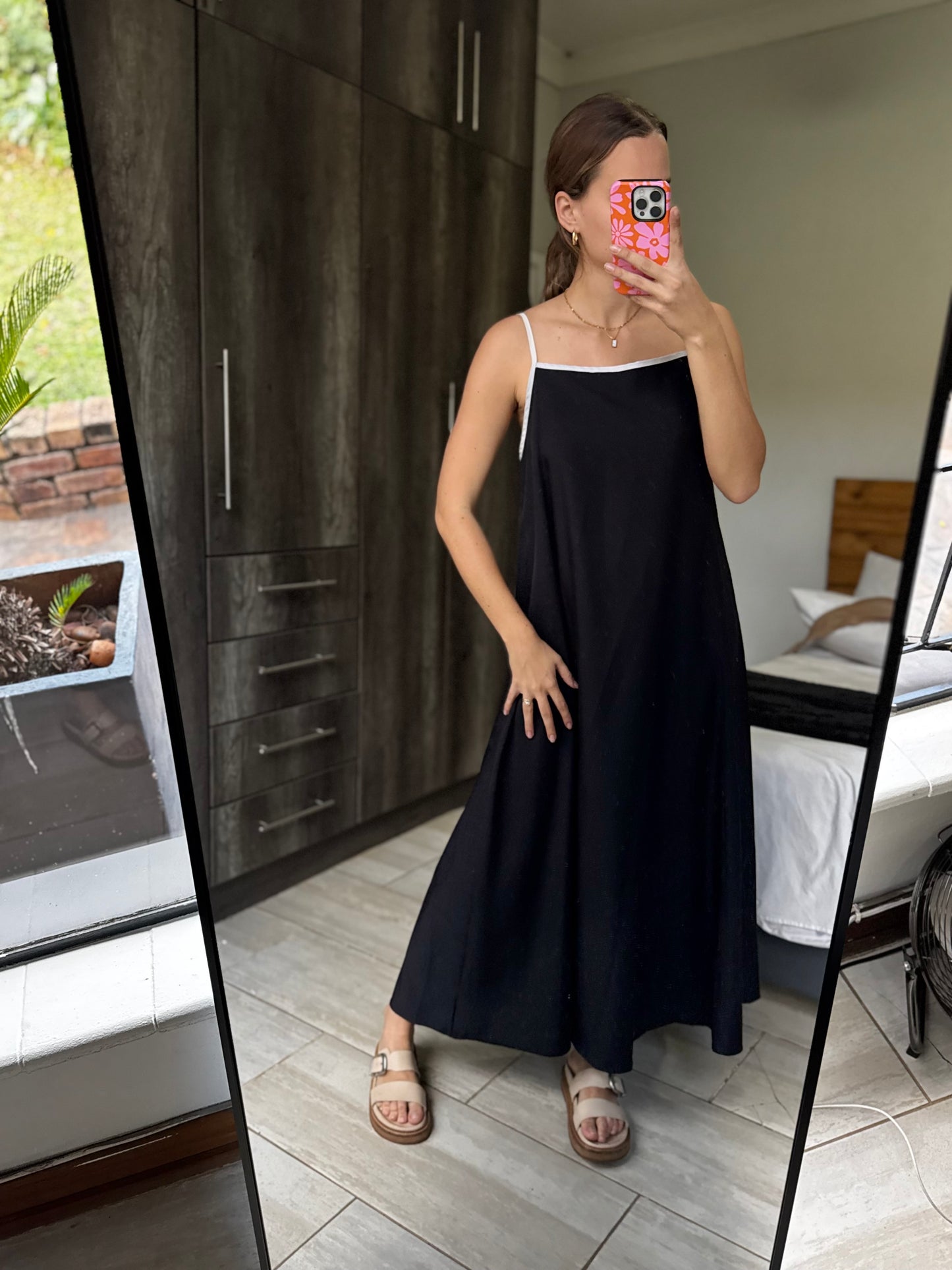 Stunning black dress (CC)