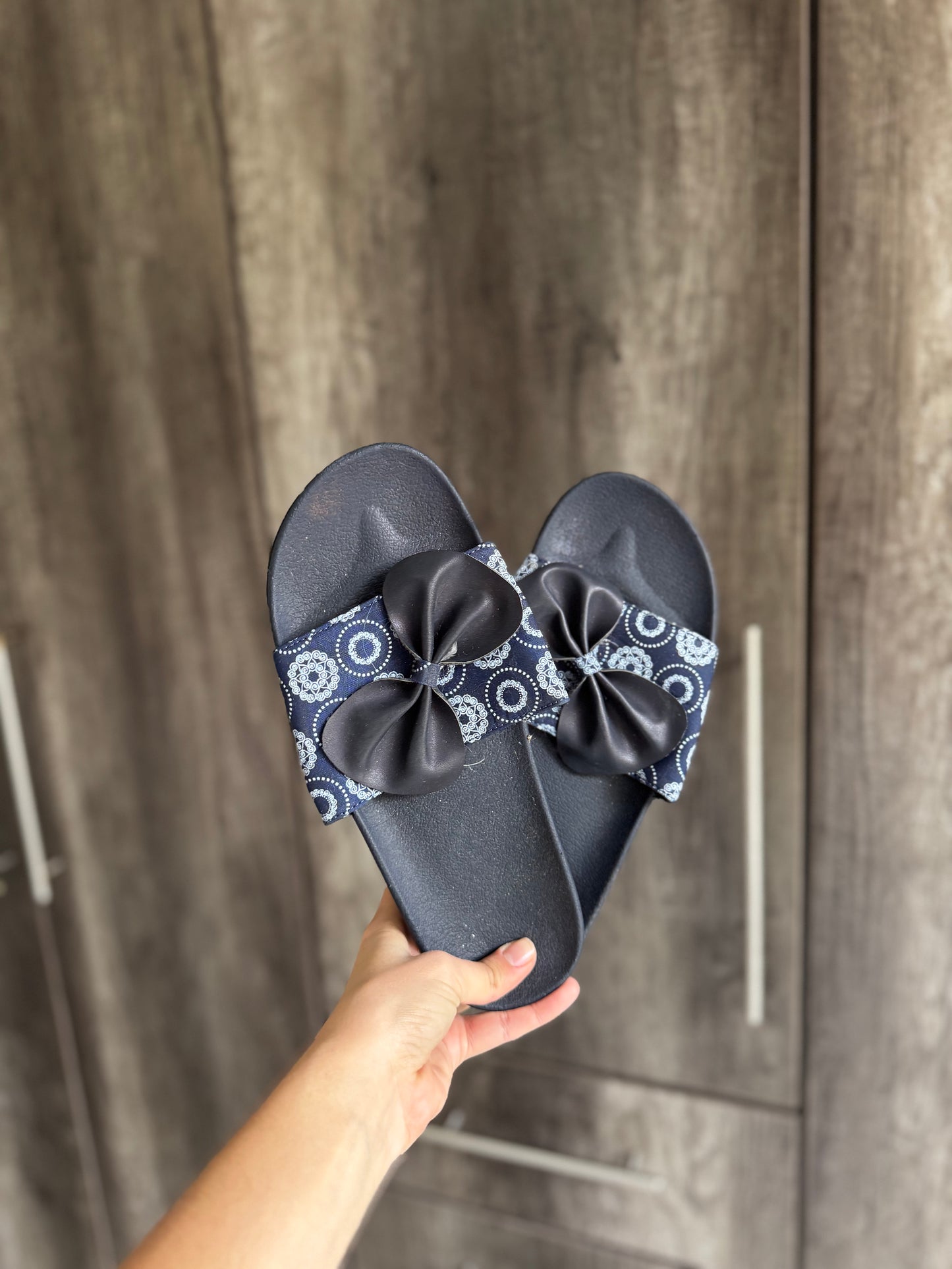 Blue sandals (O)