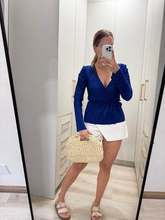 Stunning blue top (M)