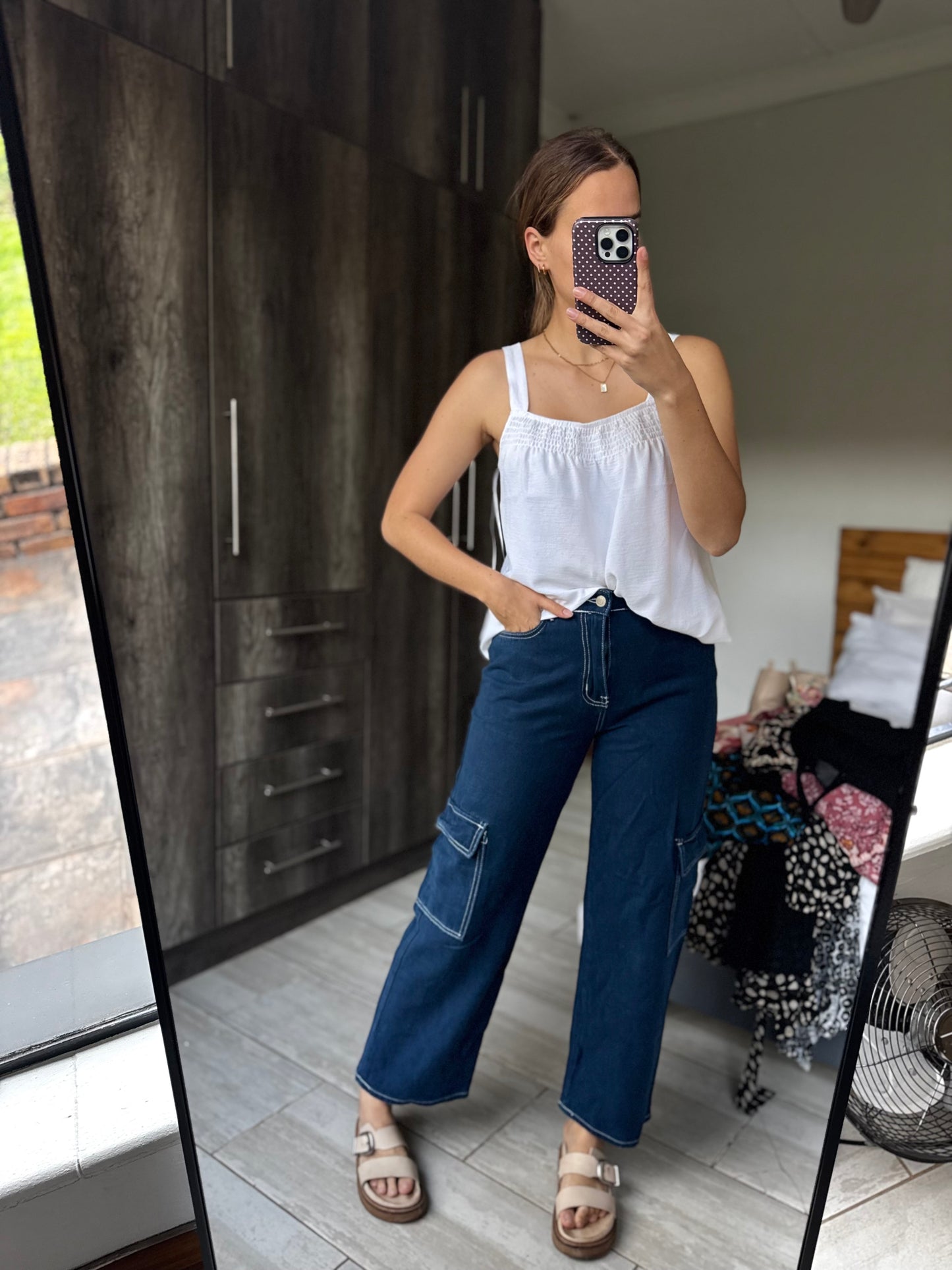 Wide legged blue jeans (B)