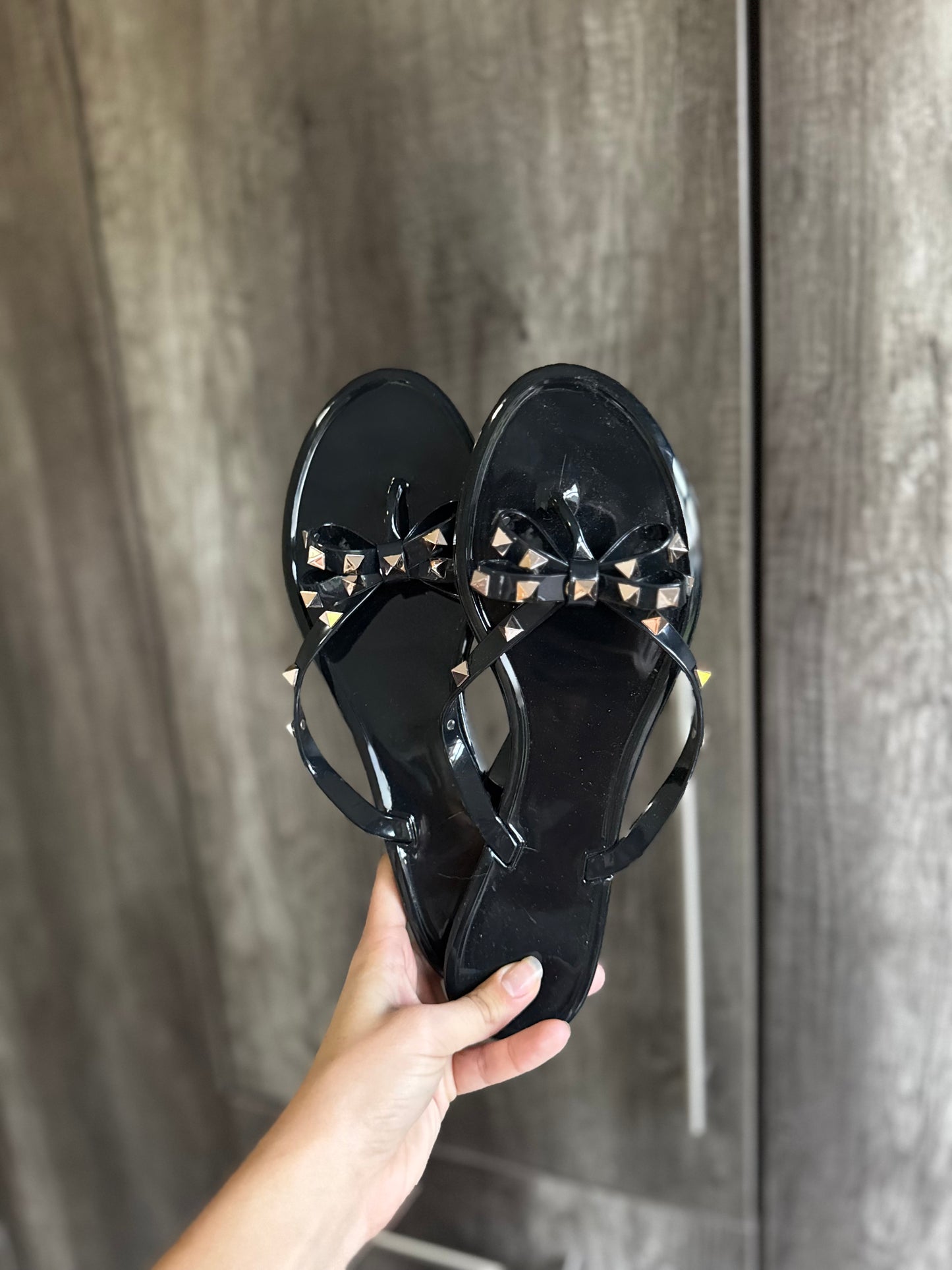 Brand New black sandals (ZZ)