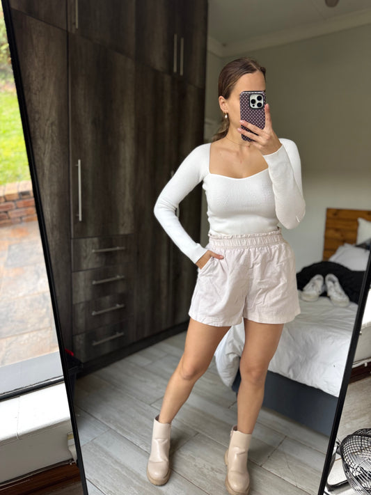 H&M cream shorts (D)