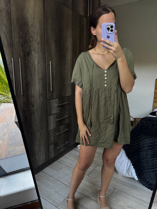 Green dress (F)