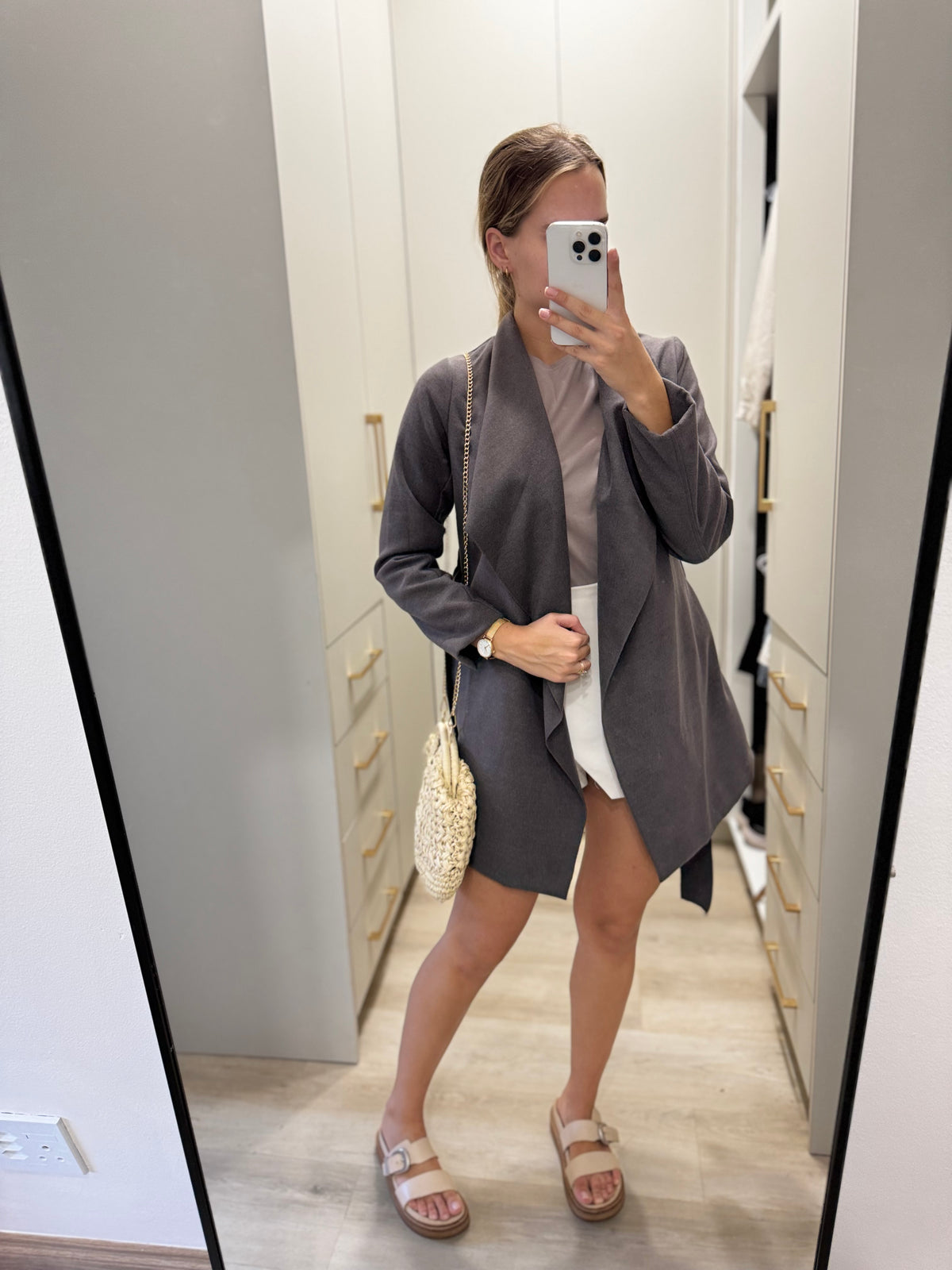Grey coat (C)