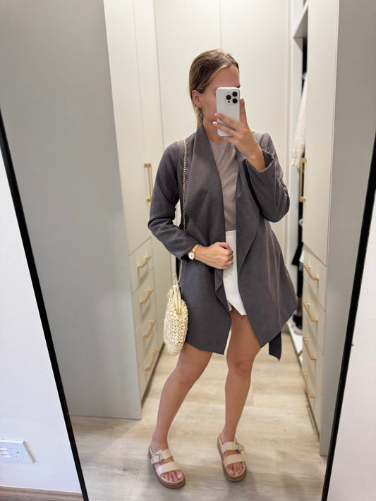 Grey coat (C)