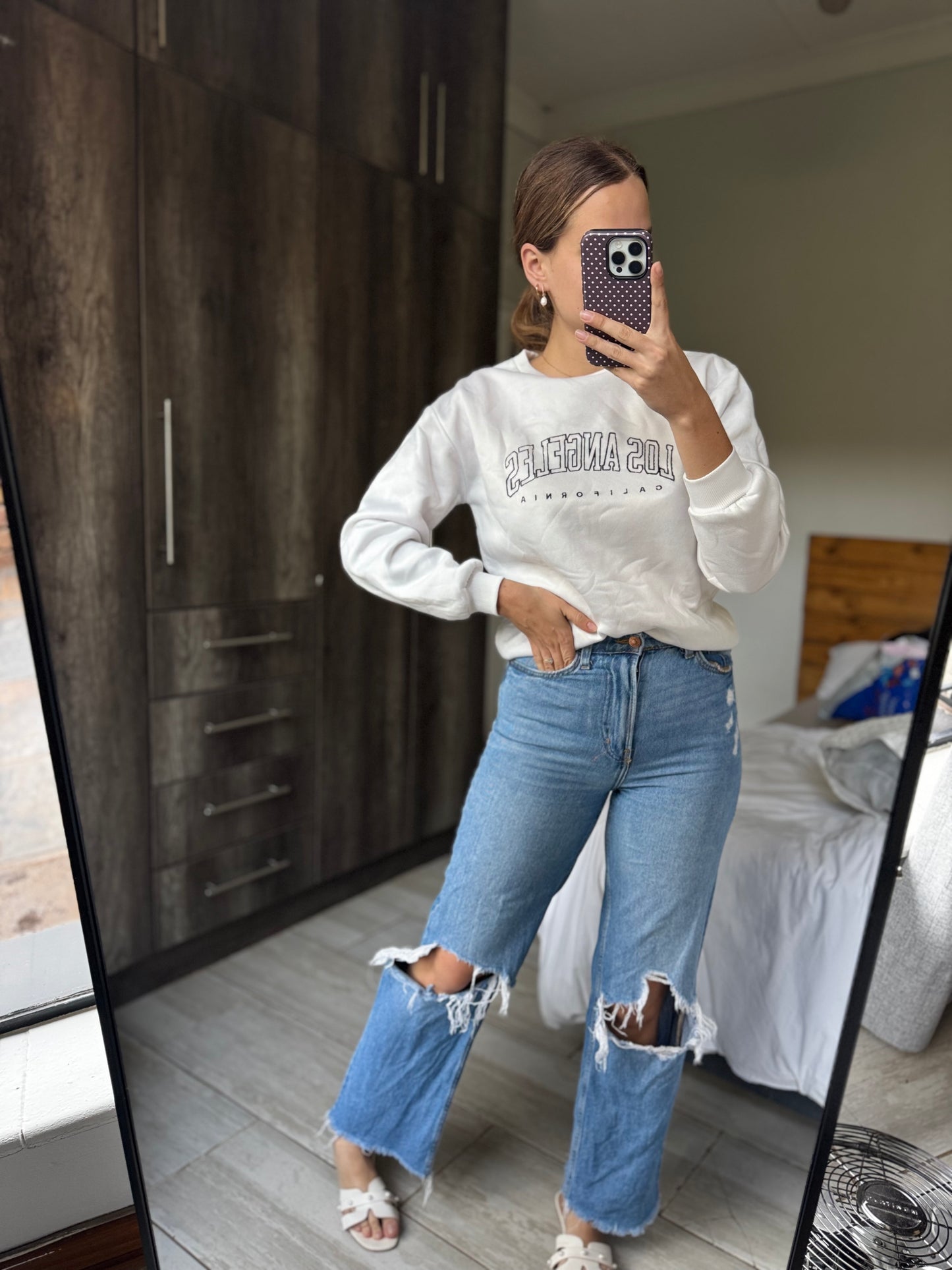White sweatshirt (YY)