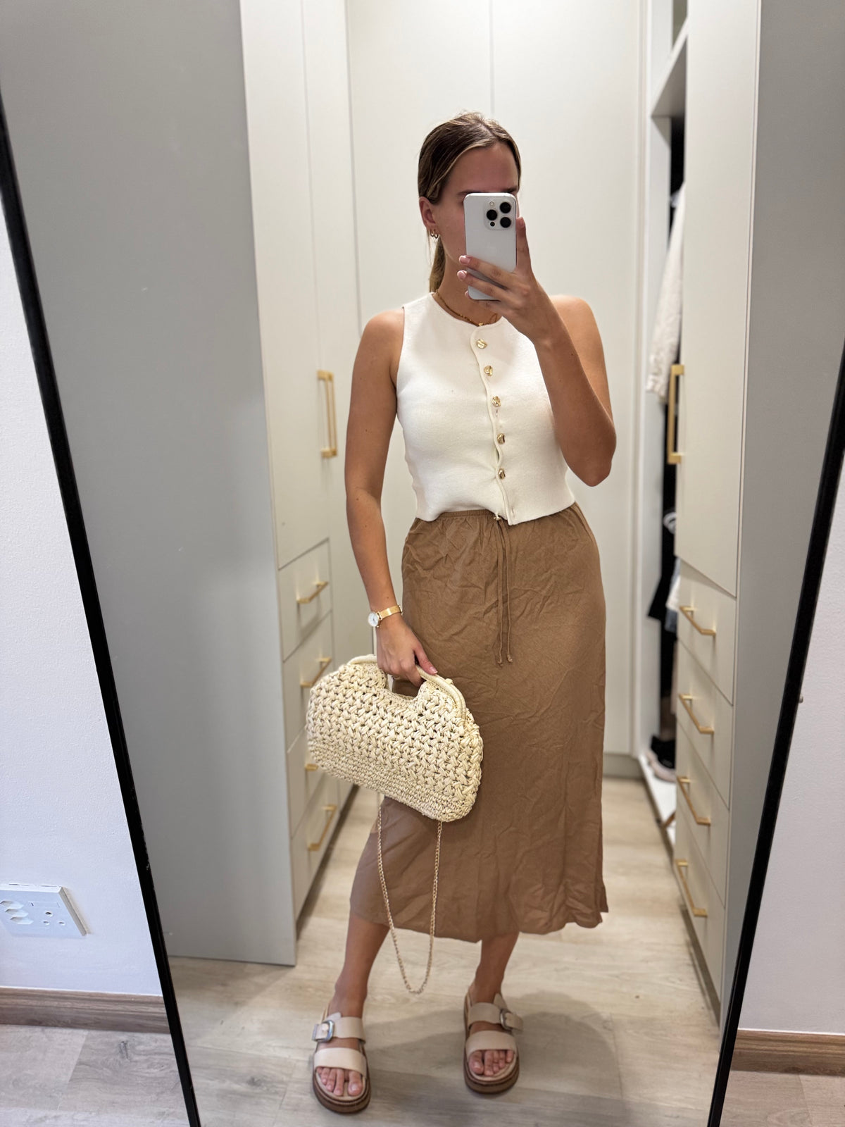Brown skirt (C)
