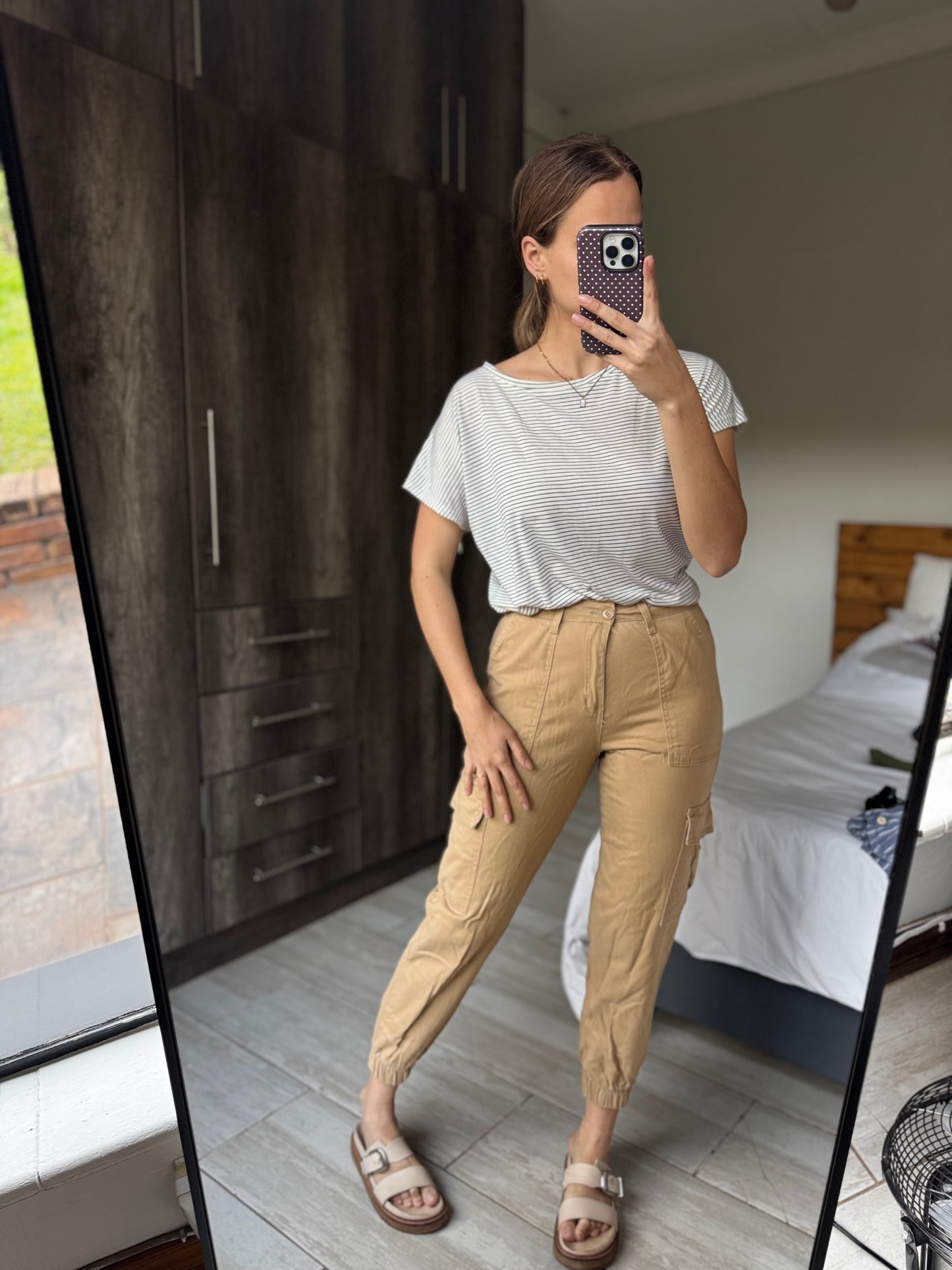 Brown pants (H)