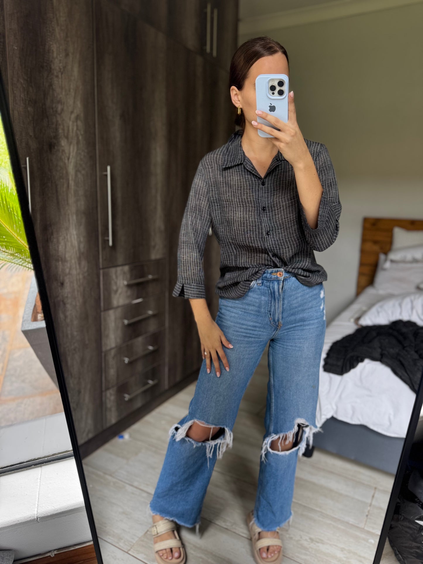 Black button down (BBB)