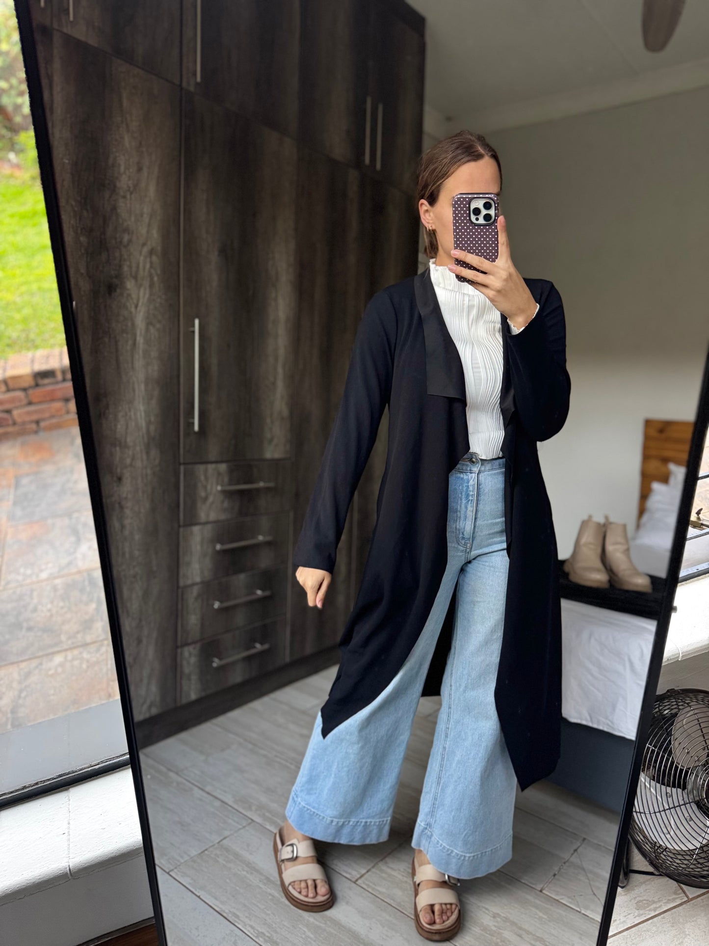 Black trench (E)
