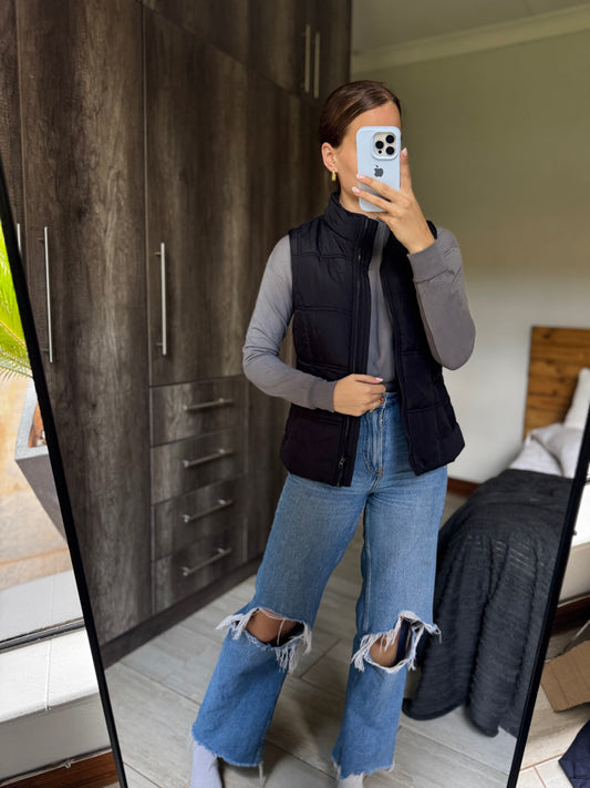 Black puffer vest (B)